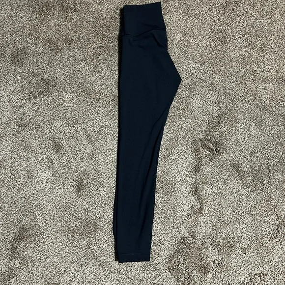 Lululemon size 4 Wunder Under Hugh Rise 25” length - Picture 4 of 5